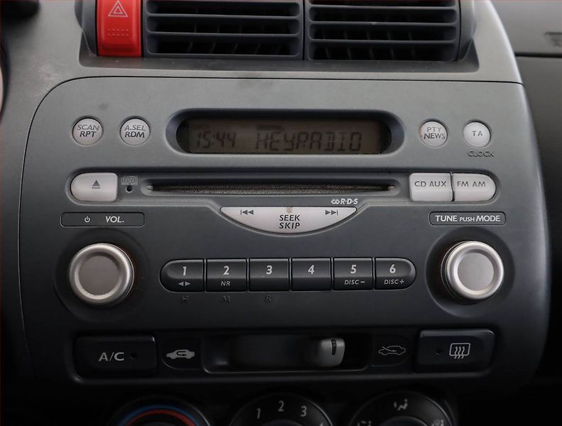 Honda Jazz (2004) 1.2 i-DSI, Klima, jezdí skvěle - fotka 11 z 14