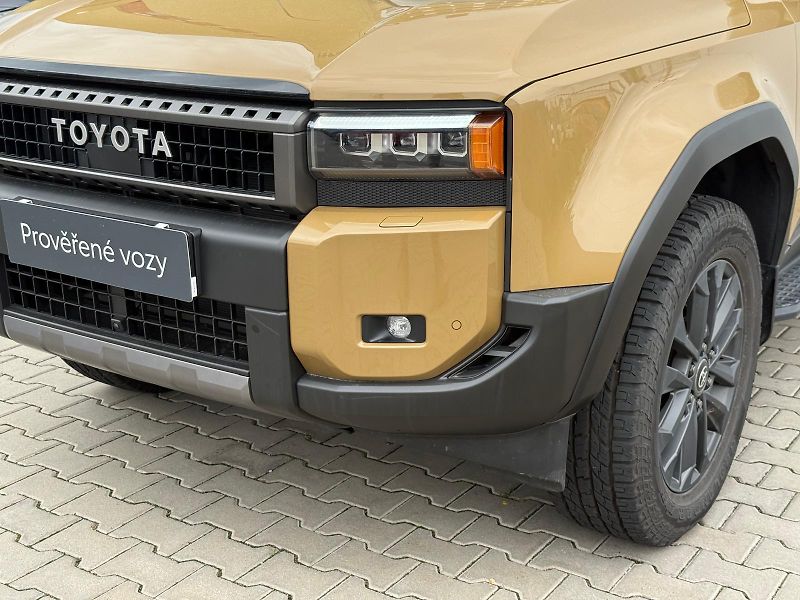 Toyota Land Cruiser 2.8 D-4D 6AT Executive MHEV AW - fotka 29 z 30