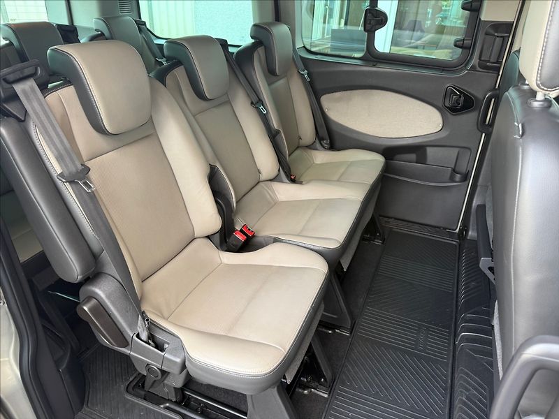 Ford Tourneo Custom 2,2 TitaniumX,92kW,po servisu - fotka 20 z 30