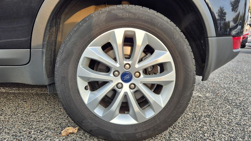 Ford Kuga (2011) 2.0 TDCi 4x4 Titanium, ČR - fotka 44 z 52