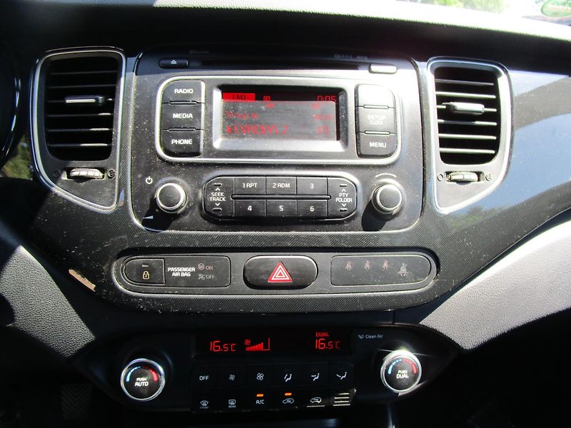 Kia Carens 1,7crdi-100KW-KOUPENA V ČR - fotka 15 z 18