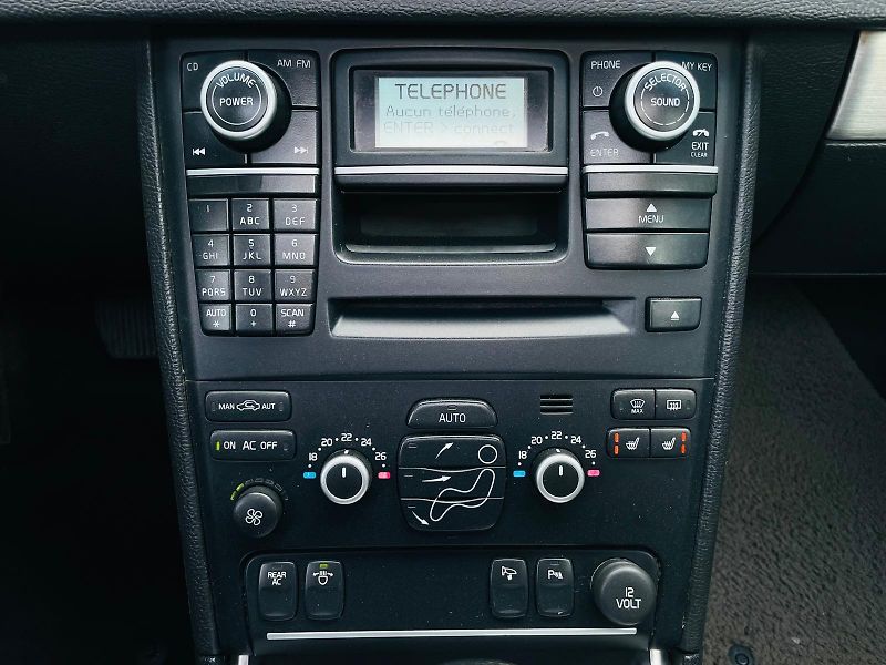 Volvo XC90 2.4 D5 4x4 AUT SERVISKA TAŽNÉ - fotka 42 z 49