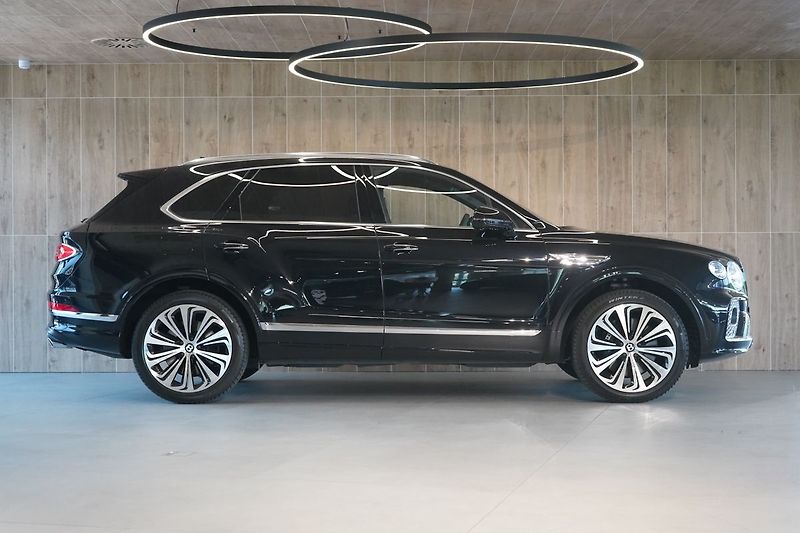 Bentley Bentayga V8, AWD, Panorama, 360° kamera - fotka 6 z 50