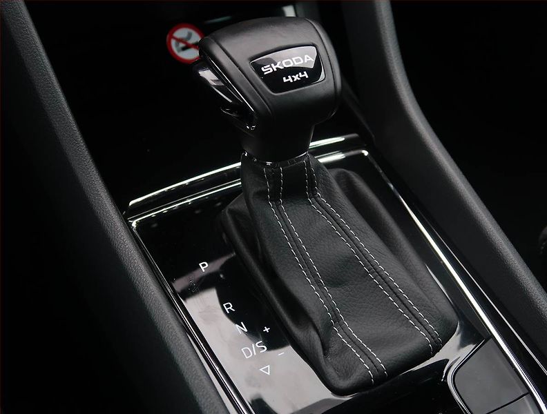 Škoda Karoq (2024) Sportline 2.0 TDI - fotka 13 z 28