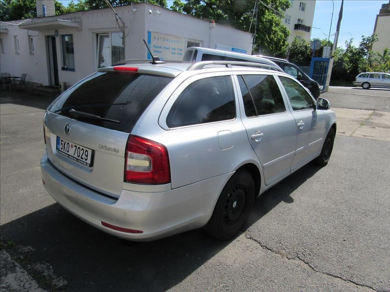 Škoda Octavia 1,6 TDi 77kW Combi - fotka 6 z 27