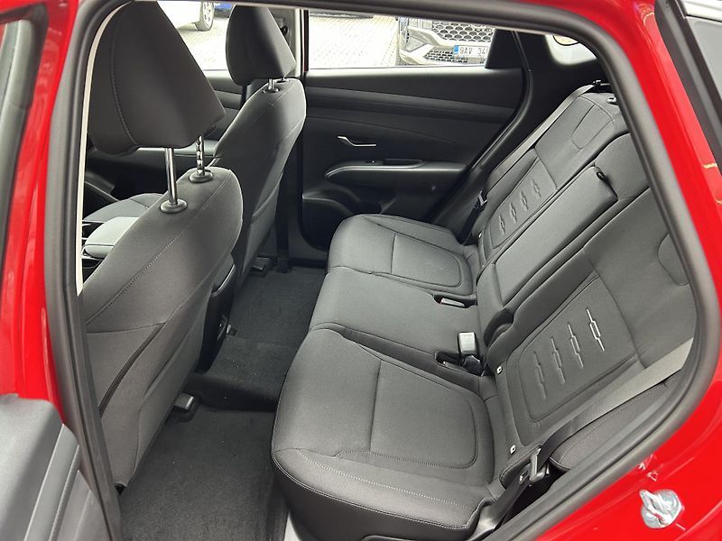 Hyundai Tucson 1,6 T-GDI PHEV 211kW SMART FL - fotka 9 z 34