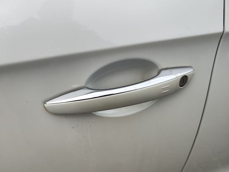 Citroën DS5 2.0 HDI/120kW hybrid4 Panorama - fotka 11 z 32