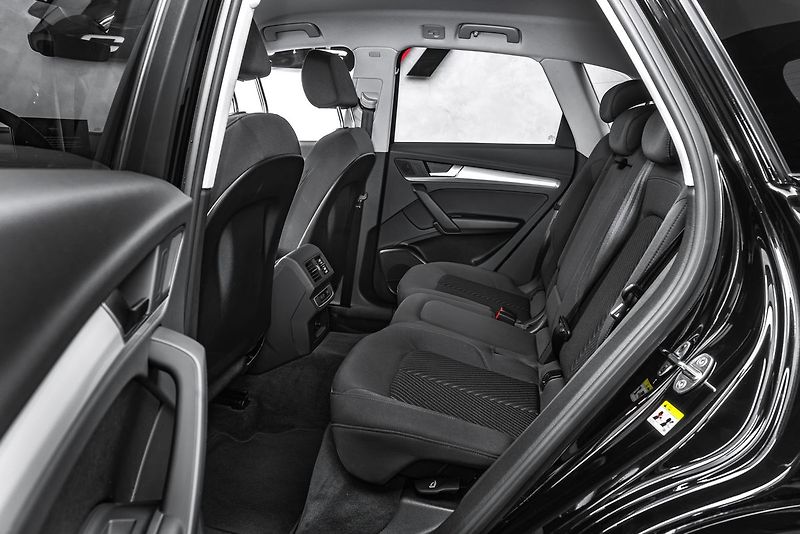 Audi Q5 40 TDI quattro S tronic 2x S-l - fotka 15 z 21