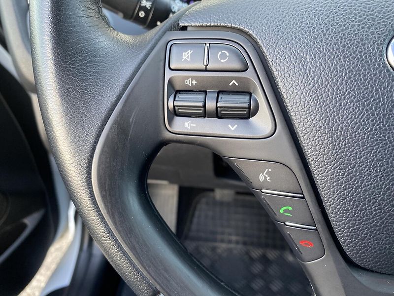 Kia Ceed 1,6 CRDi 100 kW - fotka 14 z 25