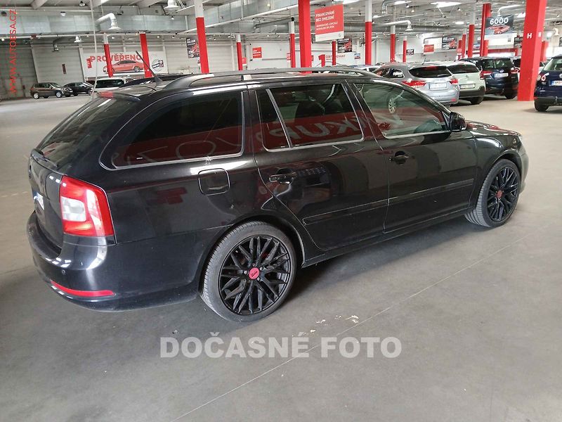 Škoda Octavia (2010) 2.0 TSI - fotka 2 z 3