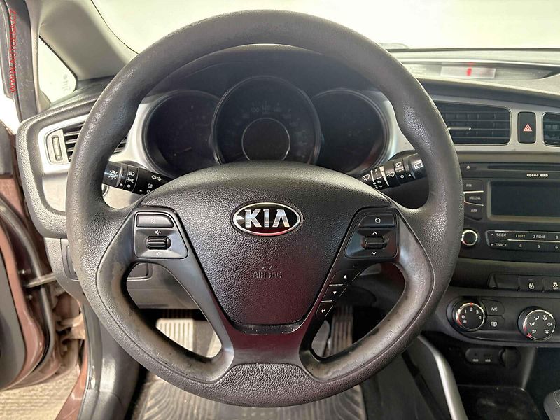 Kia Ceed (2013) 1.4i, ČR, servis.kniha, AC - fotka 14 z 14