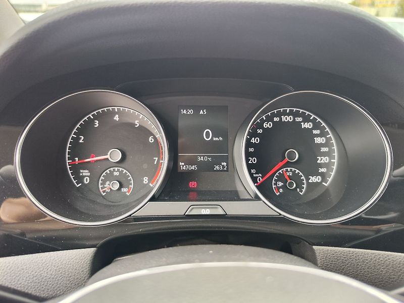Volkswagen Golf Sportsvan 1.2 TSI/81kW BlueMotion - fotka 15 z 32