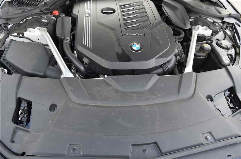 BMW Řada 7 (2019) L 740 I 3,0 - fotka 19 z 30