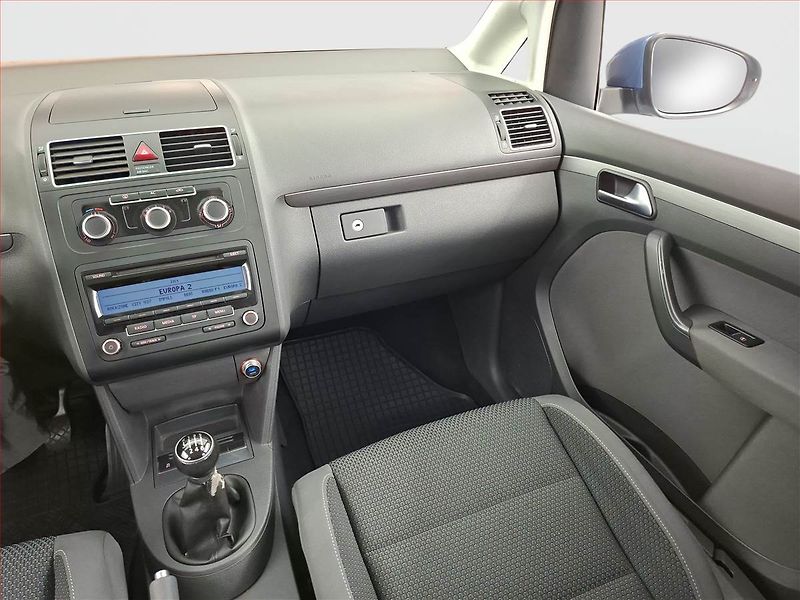 Volkswagen Touran (2011) 1.6 TDI, nová STK, servisované - fotka 8 z 14