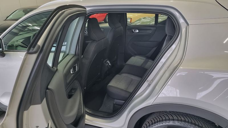 Volvo XC40 (2026) B3 2.0L 163 HP AT7 FWD CORE - fotka 13 z 17