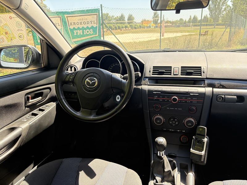 Mazda 3 1.6 Sport Active - fotka 25 z 29