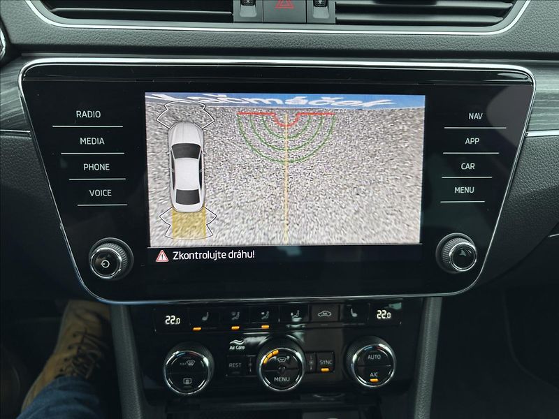 Škoda Superb 2,0 TDI 147kW Style 4x4 DSG - fotka 35 z 37