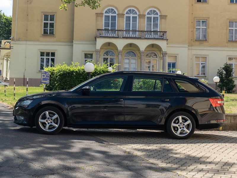 Škoda Superb 1.4 TSI Smartlink DAB PDC - fotka 4 z 28