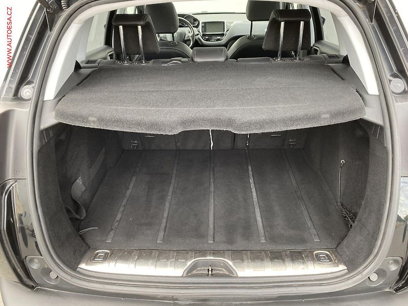 Peugeot 2008 (2013) 1.6 e-HDI, AT, panor. park - fotka 7 z 17