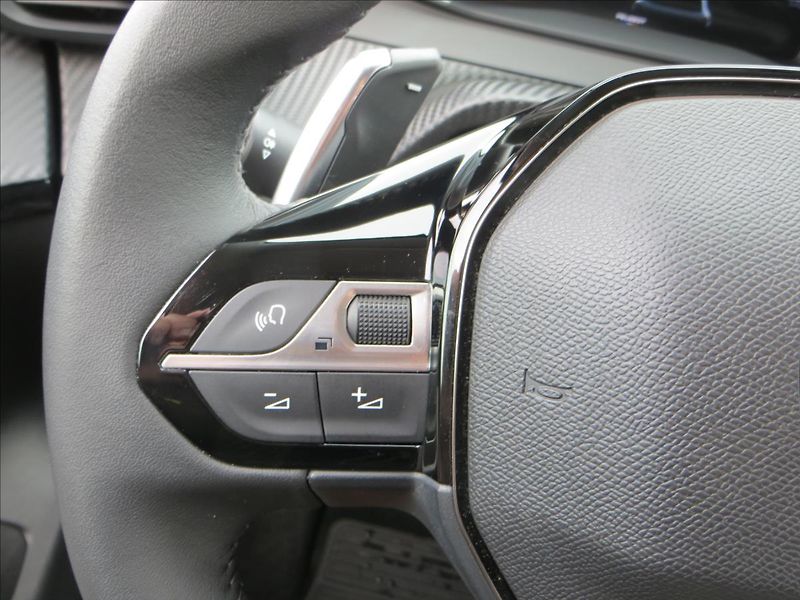Peugeot 208 1,2 74kW e-DCS6 ALLURE ČR - fotka 19 z 24