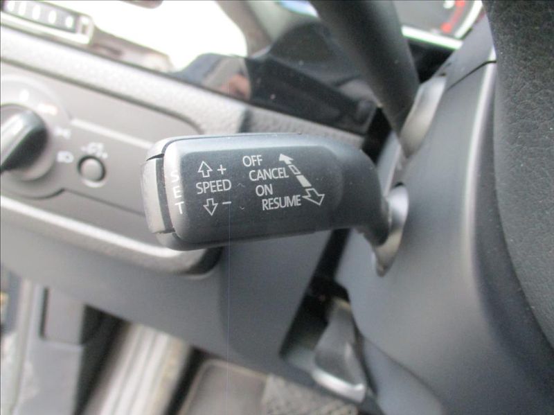 Volkswagen Touareg 3,0 TDI, DSG,servis,el.tažné - fotka 24 z 30