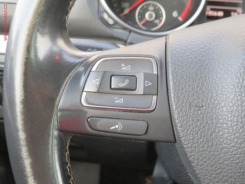 Volkswagen Golf (2013) 1.6TDi, 1.maj, AC, TZ, navi - fotka 17 z 20