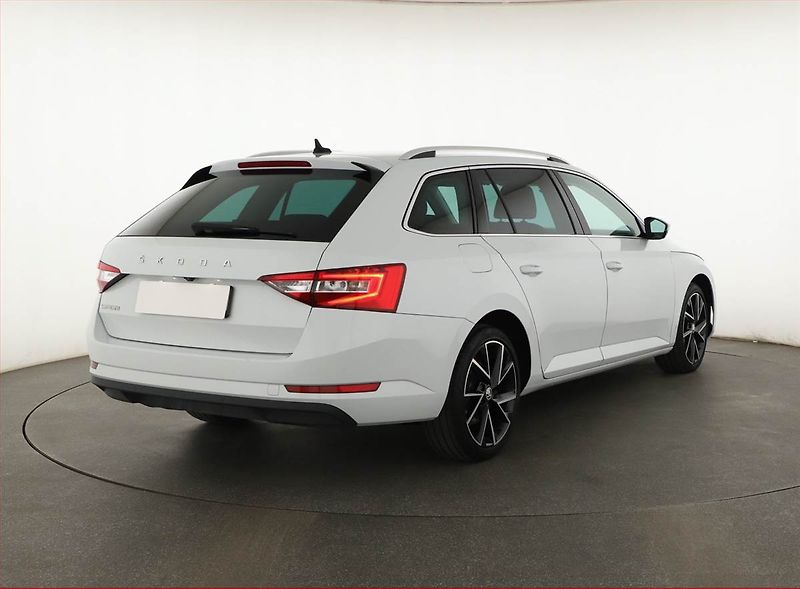 Škoda Superb (2022) Style 2.0 TDI, Automat, Kůže - fotka 5 z 21