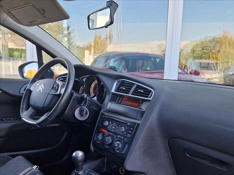 Citroën C4 1,4 i AC SENZORY+SADA ZIM.KOL - fotka 16 z 30