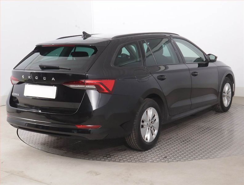 Škoda Octavia (2023) 2.0 TDI, Automat, Serv.kniha - fotka 5 z 17