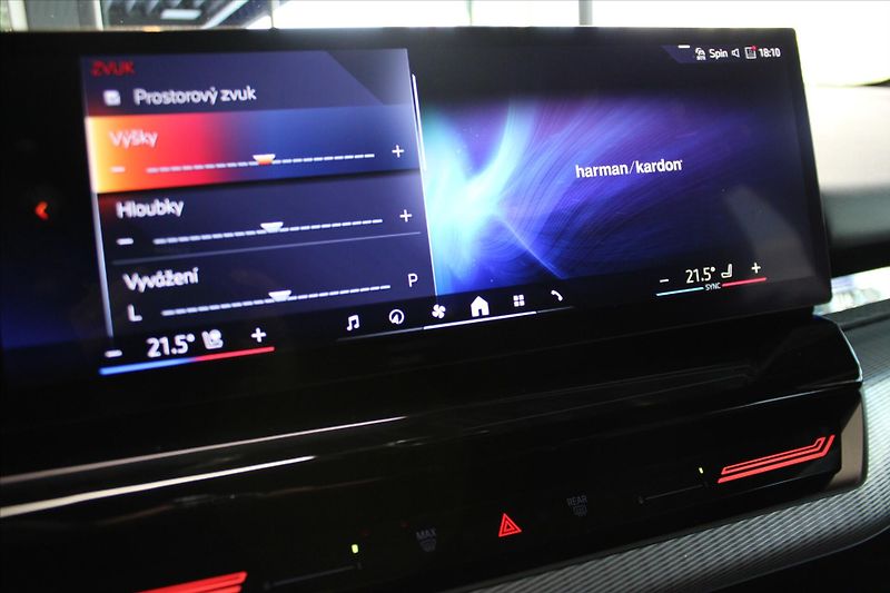 BMW Řada 5 520d xDrive M Sport Pro DAProf - fotka 24 z 35