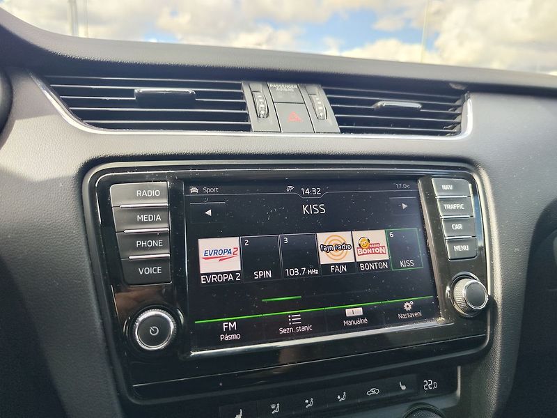 Škoda Octavia 2.0 TDI/135kW RS - fotka 22 z 33