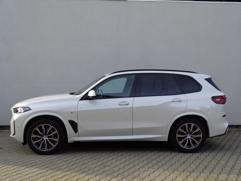 BMW X5 xDrive30d M-Sport - fotka 3 z 28