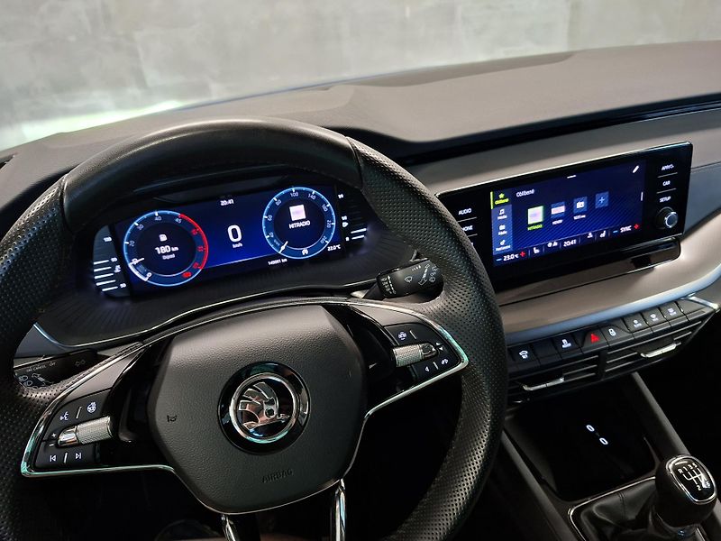 Škoda Octavia (2023) 2.0 TDI, VYHŘ.VOLANT, TAŽNÉ - fotka 22 z 24