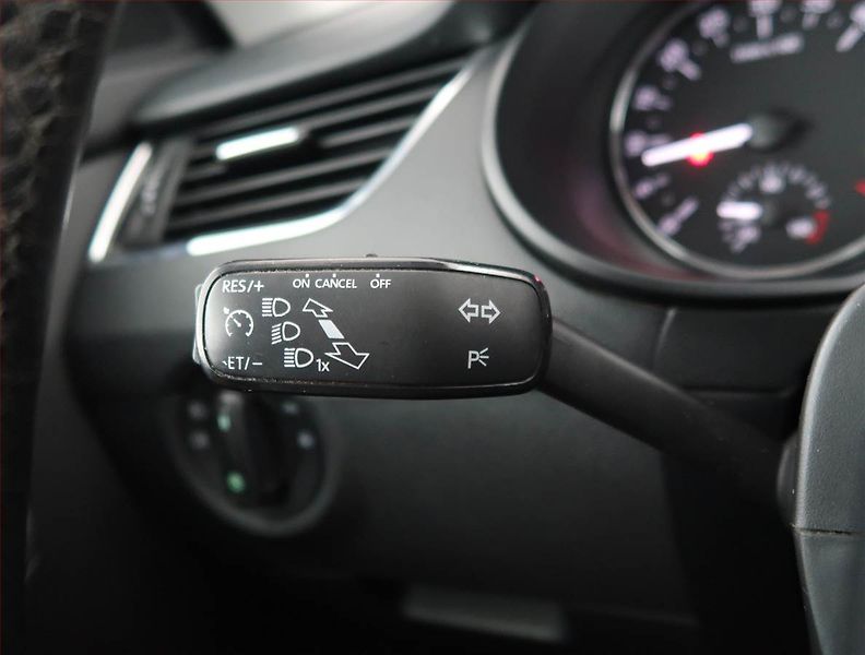 Škoda Octavia (2016) Elegance 2.0 TDI, Xenony - fotka 18 z 19