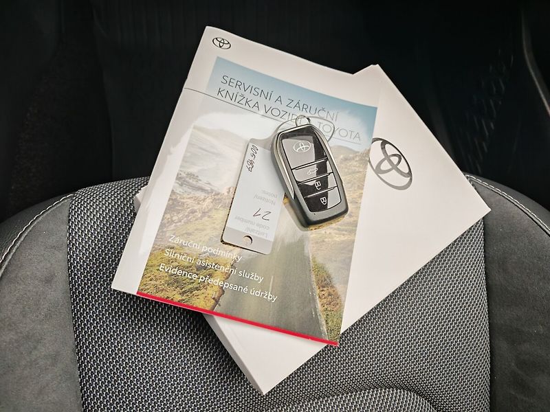 Toyota C-HR 2.0 Hybrid 4x4 Executive - fotka 44 z 44