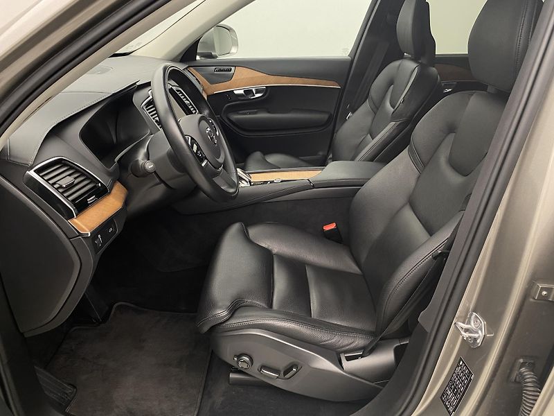 Volvo XC90 B5 AWD INSCRIPTION REZERVACE - fotka 3 z 49