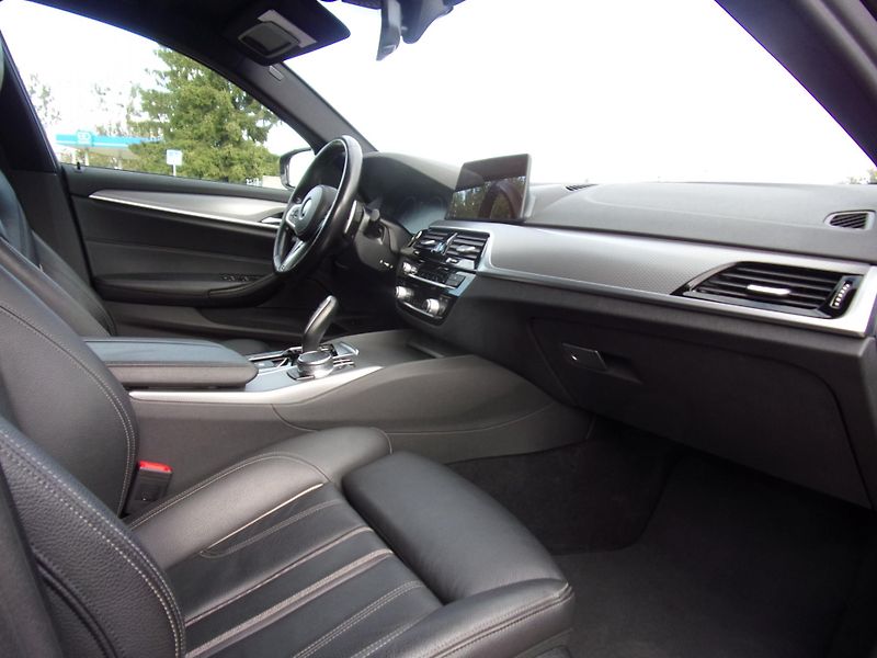 BMW Řada 5 (2019) 530D NAVI ALU NAVI M-PACKET - fotka 42 z 48
