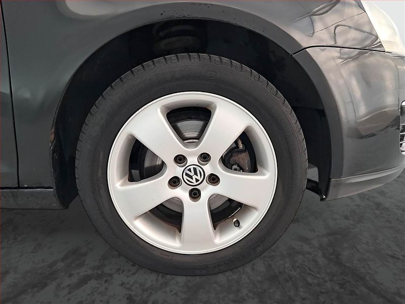 Volkswagen Golf (2007) 1.6, po STK, udržované - fotka 14 z 17