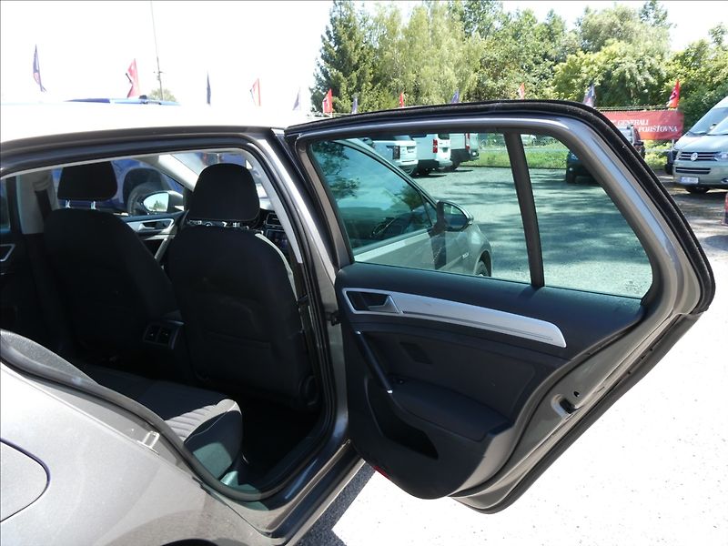 Volkswagen Golf 1,2 TSi 63kW CUP, 2.majitel - fotka 25 z 41