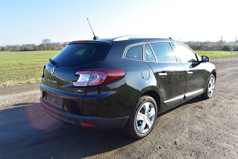 Renault Mégane 1,9 DCi BOSE,96KW,NAVI,PĚKNÝ - fotka 4 z 17