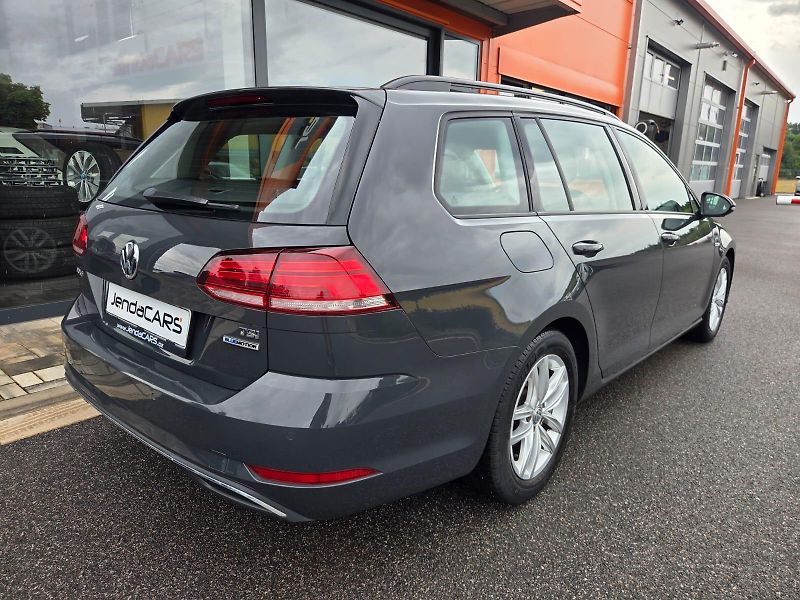 Volkswagen Golf (2018) 1.5 TSI BLUEMOTION - fotka 4 z 10