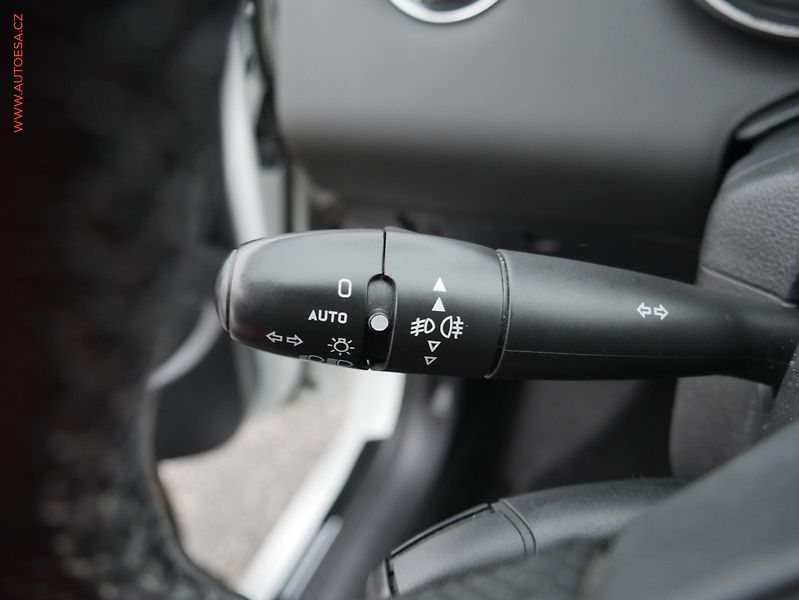 Peugeot 308 (2013) 1.6 HDi, AC, panor - fotka 14 z 18