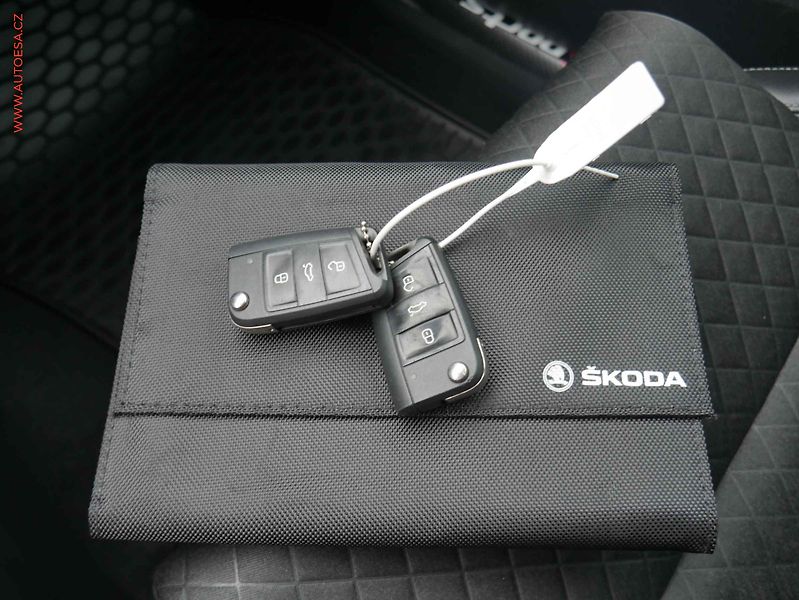 Škoda Karoq (2018) 1.6TDi, ČR, Style, DSG - fotka 15 z 15
