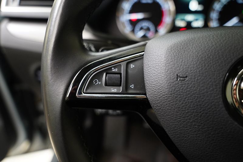 Škoda Superb - fotka 16 z 26