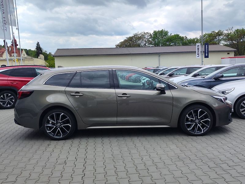 Toyota Corolla 2.0 HEV/144kW Executive e-CVT - fotka 4 z 35
