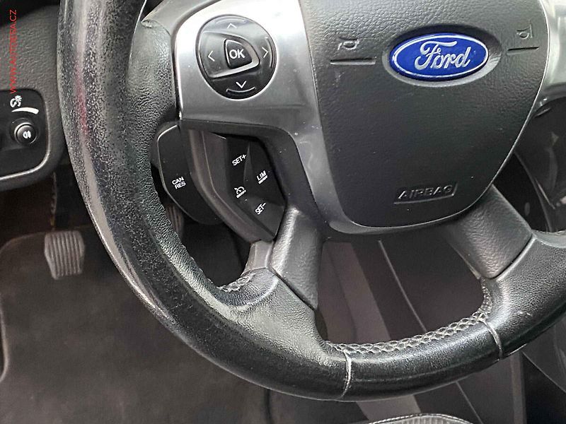 Ford Kuga (2015) 2.0TDCi 4x4, Titanium, navi - fotka 13 z 18
