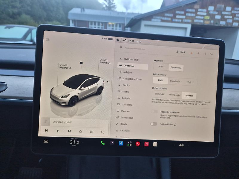 Tesla Model Y RWD 220kw TZ SOH 93,1 % - fotka 21 z 50