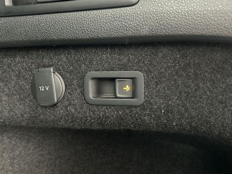 Volkswagen Passat Variant 2.0 TDI Elegance - fotka 25 z 27