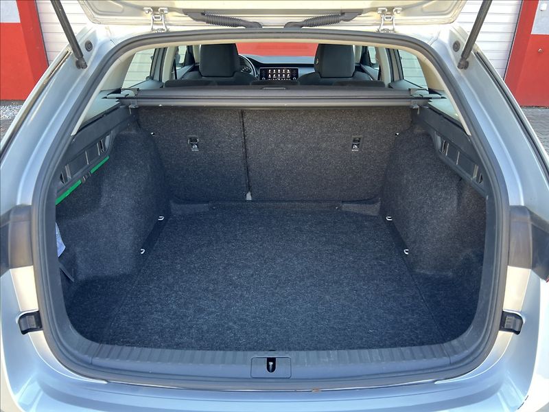 Škoda Octavia 2,0 TDI 85kW Active Combi - fotka 15 z 37