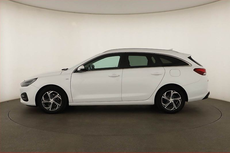 Hyundai i30 (2022) Family Smart 1.5 T-GDI MHEV - fotka 3 z 14
